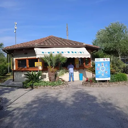 Comfortable Campsite-chalet G14 Tuscany Near Sea Шале *