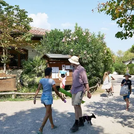 Comfortable Campsite-chalet G14 Tuscany Near Sea Viareggio
