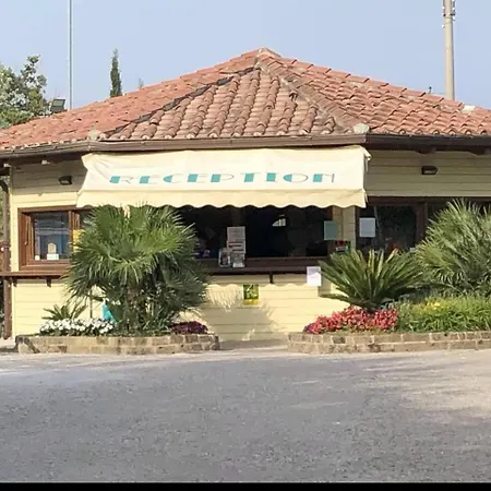 Comfortable Campsite-chalet G14 Tuscany Near Sea Шале В'яреджо