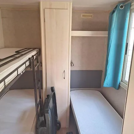 Chalet Comfortable Campsite-chalet G14 Tuscany Near Sea